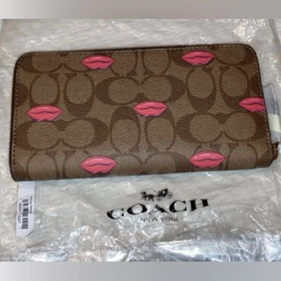 Coach lips print wallet in signature canvas NEW WITH TAGS